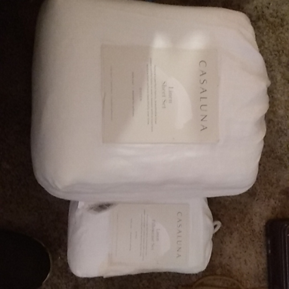 Casa Luna linen bed sheets with matching pillowcase set